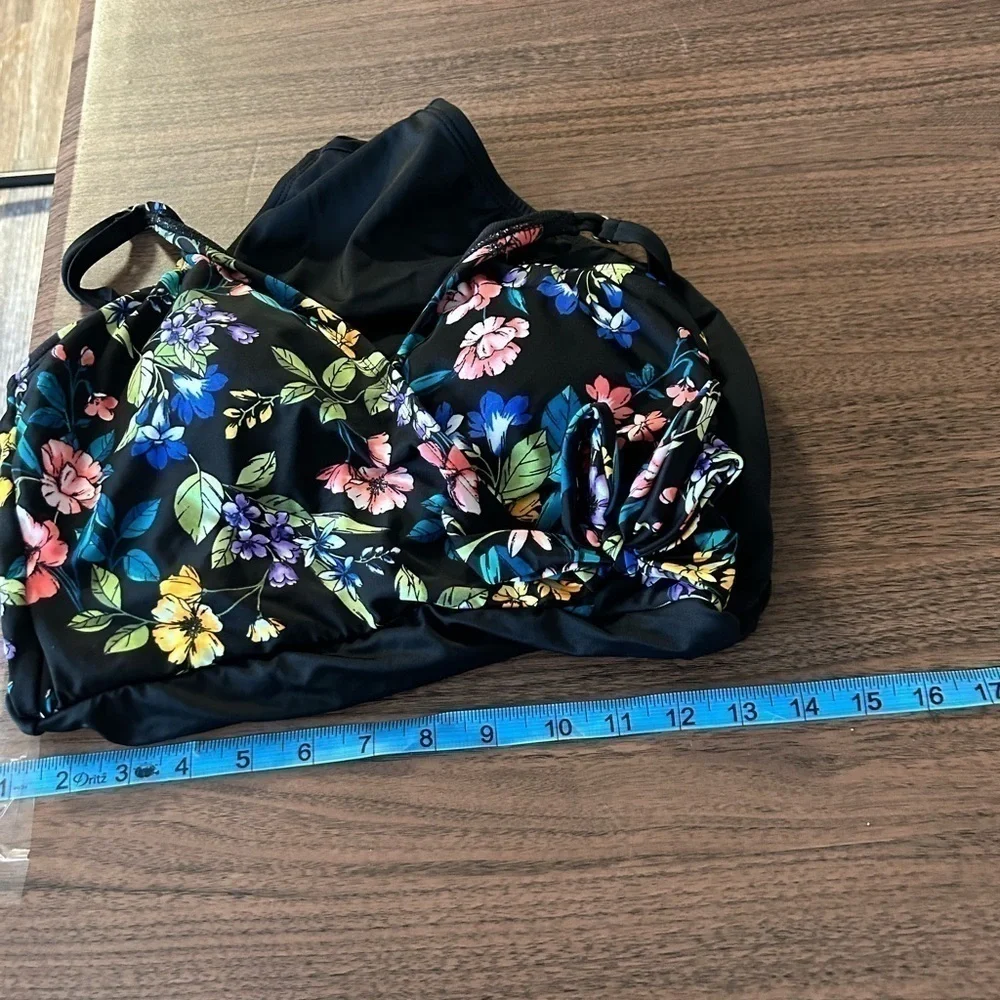 Time and Tru medium floral swimsuit one piece like new